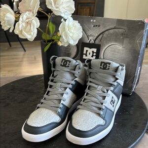 DC Gray and Black Sneakers with High-Top Design